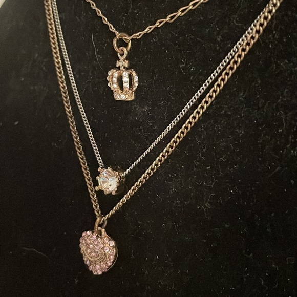 Triple strand gold tone necklace w/3-0.5” prong set Austrian crystal pendants - Picture 8 of 14